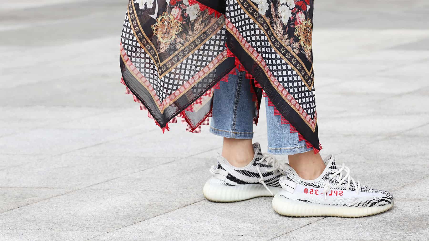 Как стильно носить Yeezy: модные образы и сочетания 2025 - 1