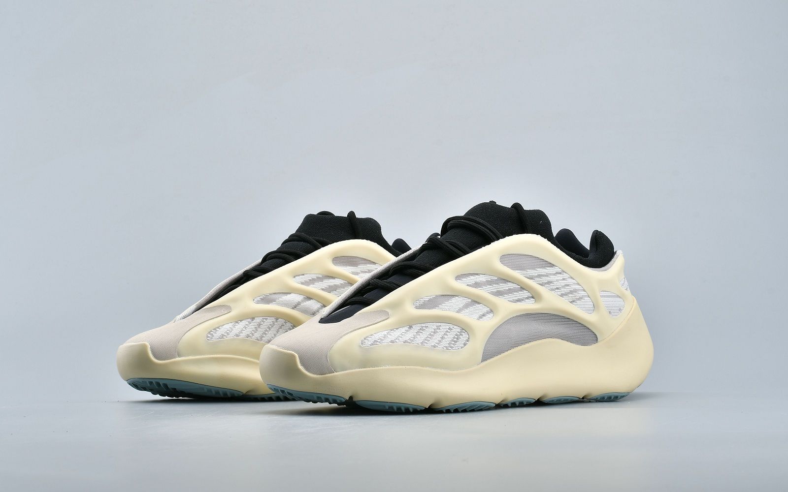 Как проверить оригинальность кроссовок Yeezy: подробная инструкция и основные отличия - 1