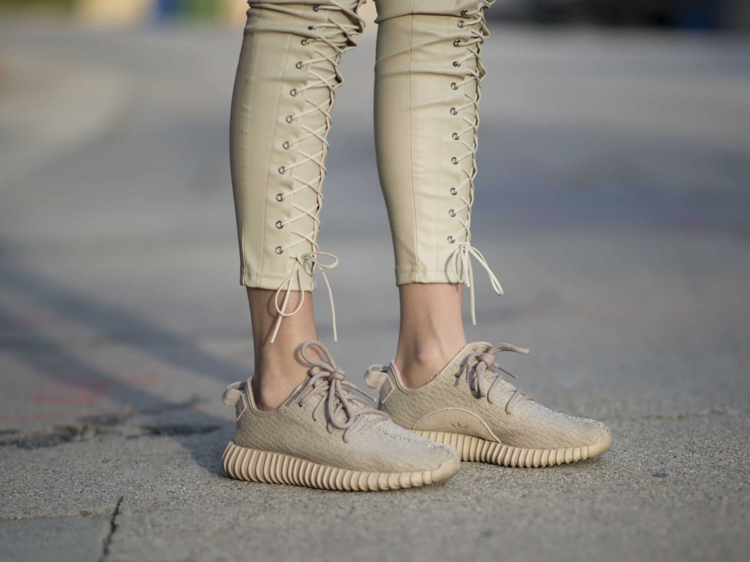 Как стильно носить Yeezy: модные образы и сочетания 2025 - 3